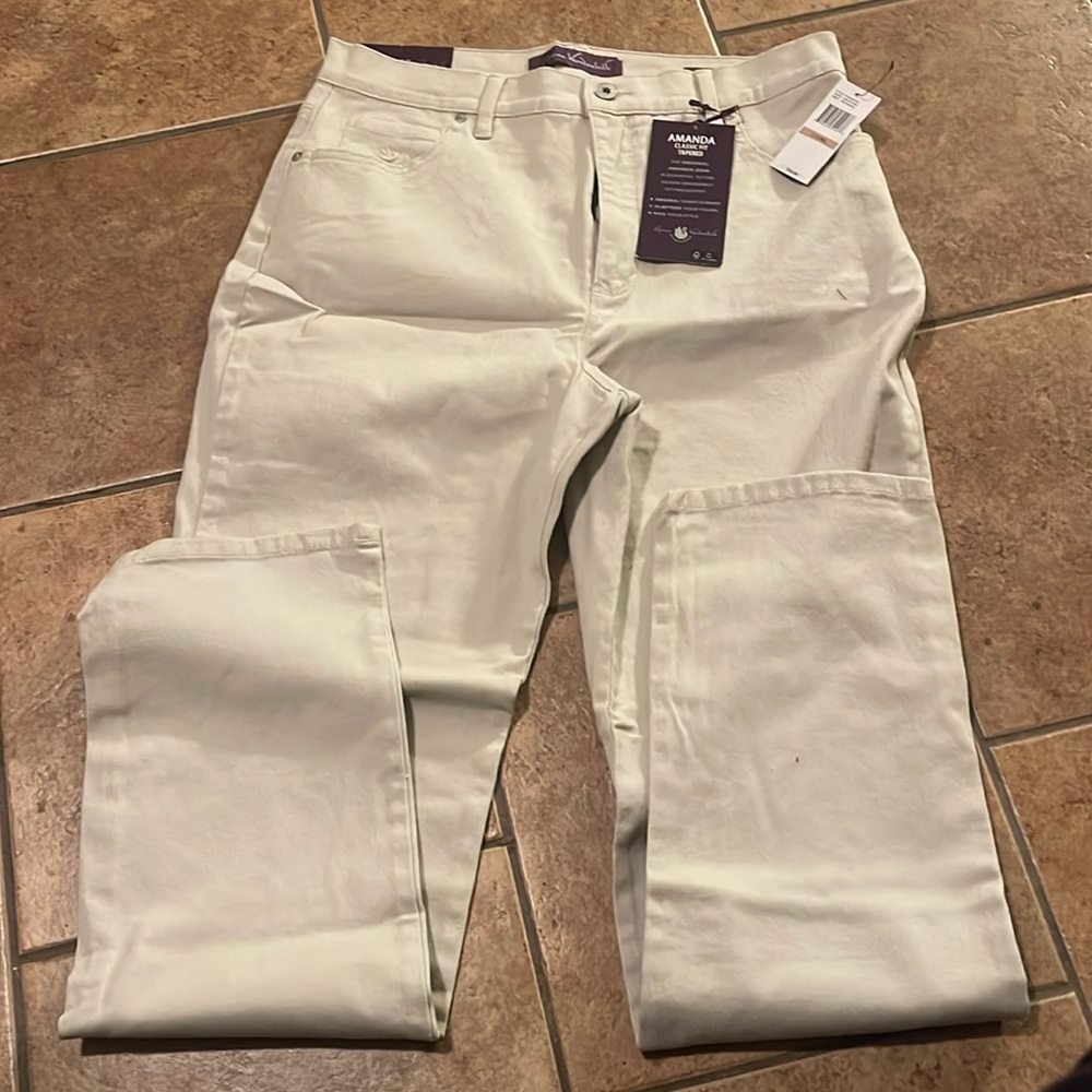 Gloria Vanderbilt jeans classic fit tapered